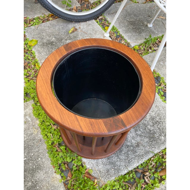 MCM wastebasket attributed to Arthur Umanoff with round shape features round spindle and black enameled metal basket within.