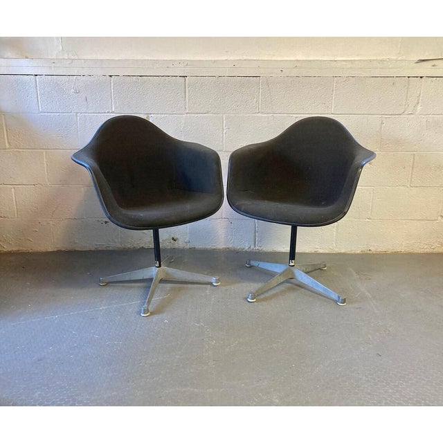 Mid-Century Modern Set of 2 Matched Mid Century Vintage Modern Herman Miller Shell Chairs For Sale - Image 3 of 10