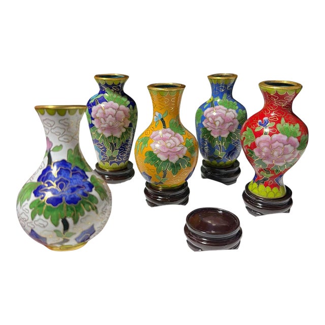 Set of 5 Miniature Chinese Cloisonné Vases | Floral Motif With Wood Stands & Box For Sale