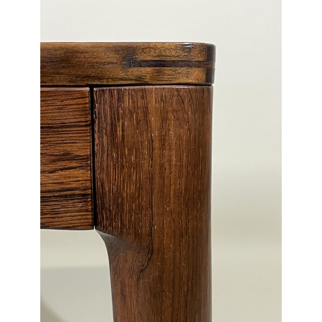 Danish mid-century coffee table from the 1960s, crafted in rosewood. The tabletop displays a rich and expressive veneer...