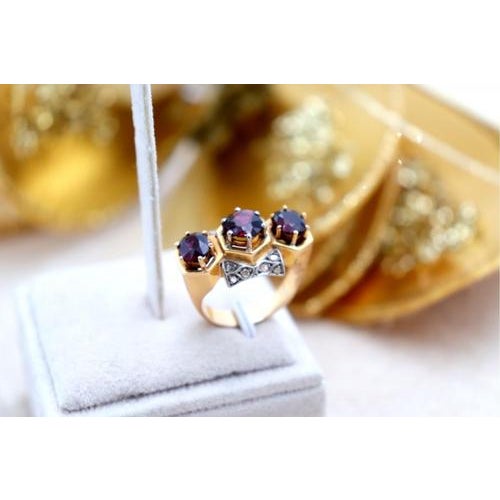 Metal Gold Ring with Diamond Chips For Sale - Image 7 of 8