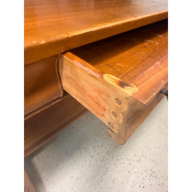 Traditional 19th Century Oak Library Table For Sale - Image 3 of 10