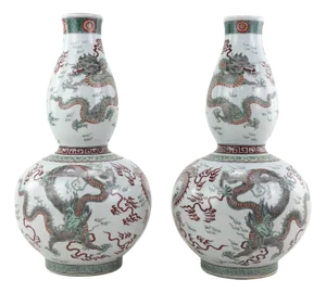 Pair of Famille-Rose ‘Cloud and Dragon’ Double Gourd Vases，Jingdezhen Kiln, Late Qing Dynasty (Guangxu Period)