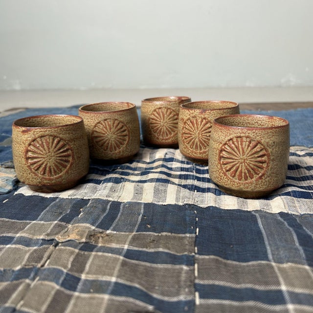 1970s Vintage Japanese Pottery Teacups with Chrysanthemum Motif, 1970s, Set of 5 For Sale - Image 5 of 9