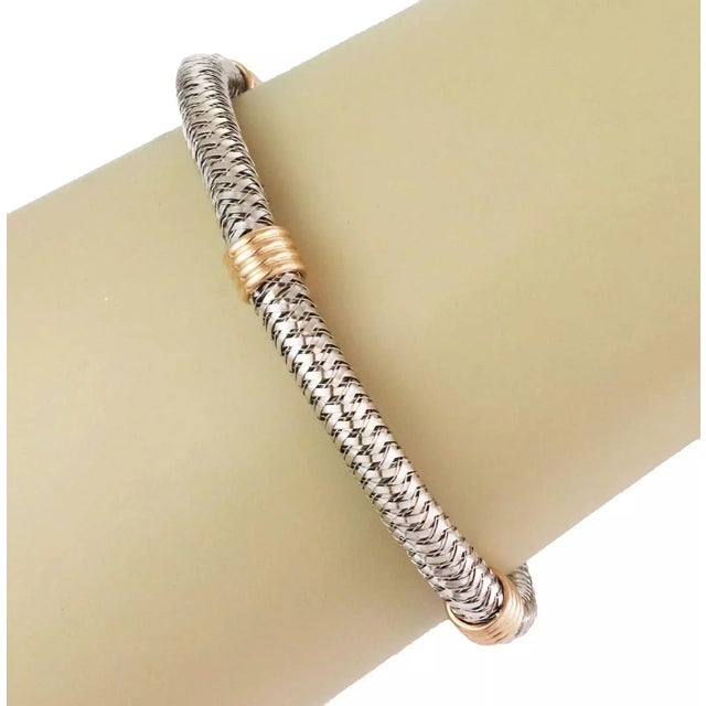 This is an elegant authentic flex bangle from Roberto Coin, it is crafted from 18k white and rose gold featuring a fine...