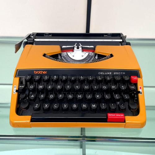 Yellow Yellow Deluxe 250TR Typewriter with Case from Brother, 1970s For Sale - Image 8 of 13