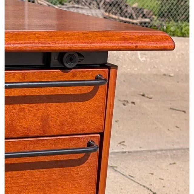 1990s Vintage 'Relay' Desk by Geoff Hollington for Herman Miller For Sale - Image 18 of 18