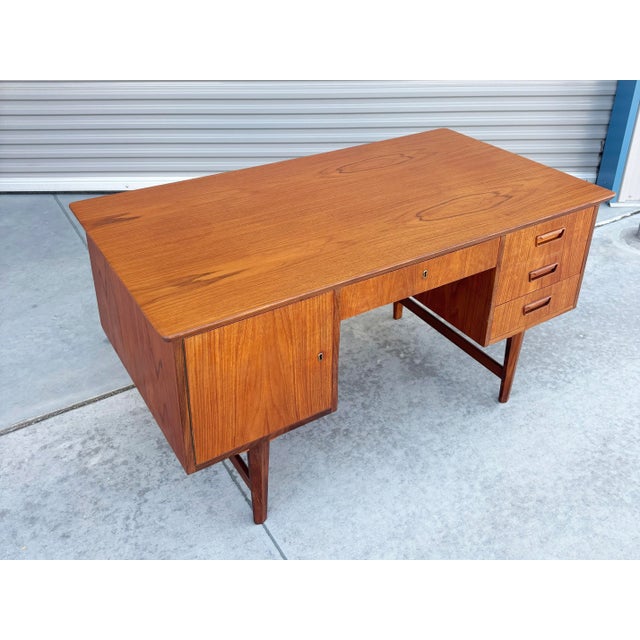 1960s Danish Modern Teak Partners Desk With Drop-Down Bar & Bookcase Back For Sale - Image 4 of 12