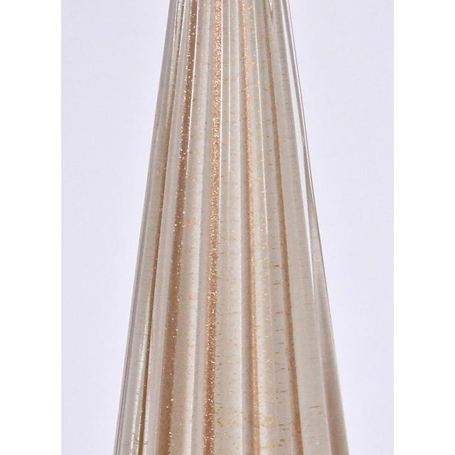 1950s Tall Alfredo Barbini White Ribbed Murano Glass Table Lamp with Gold Inclusions For Sale - Image 5 of 9