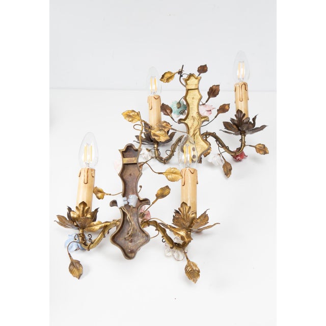 Vintage French Wall Lights in Brass and Porcelain Flowers, 1950s, Set of 2 For Sale - Image 6 of 10