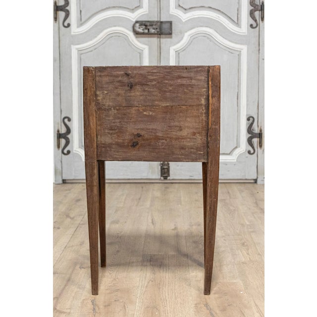 An Italian walnut bedside table from the 19th century with ash banding, three-quarter wooden raised gallery, single...