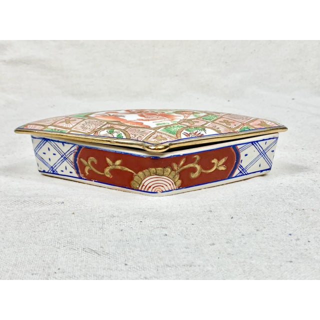 Chinoiserie Vintage Chinoiserie Fan Shaped Box For Sale - Image 3 of 13