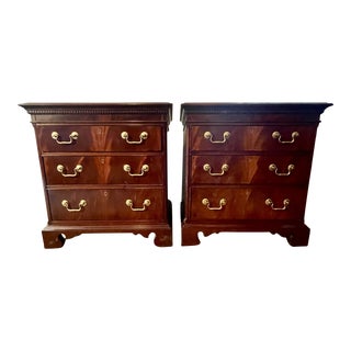 Vintage Hickory Chair James River Plantation Flame Mahogany Nightstands - a Pair For Sale