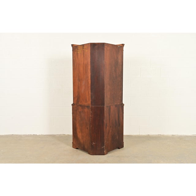 Drexel Georgian Mahogany Bow Front Corner Cabinet, 1950s For Sale - Image 16 of 18