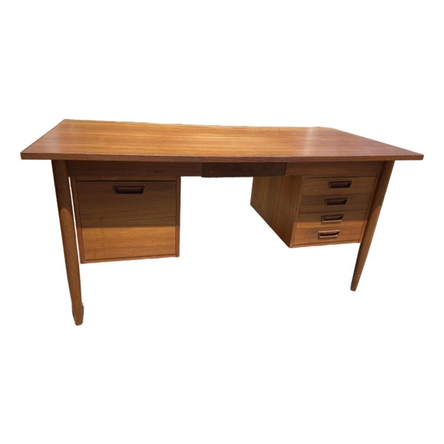1960s Vintage Mid Century Modern Teak Desk For Sale