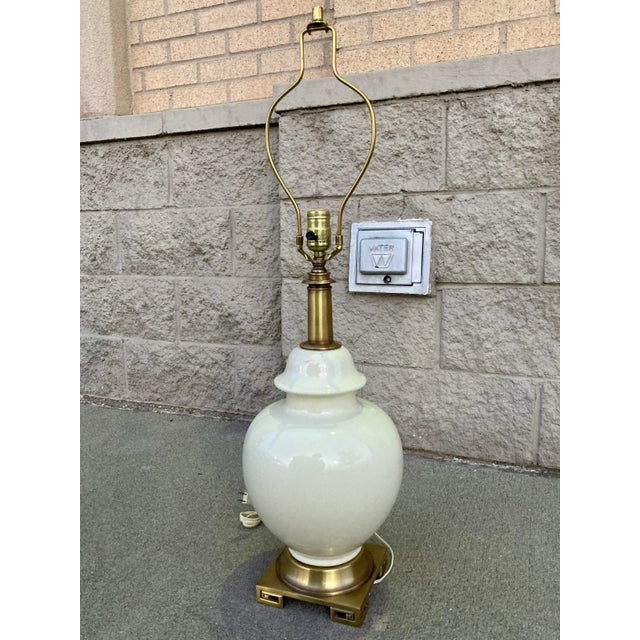 Mid-Century Modern Hollywood Regency Porcelain Ginger Jar Lamp Greek Key Solid Brass Base For Sale - Image 3 of 13