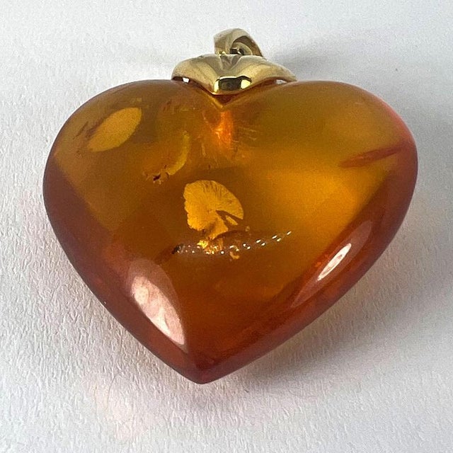 Large Vintage French Puffy Heart Charm Pendant in 18 Karat Yellow Gold, 1960s For Sale - Image 17 of 18