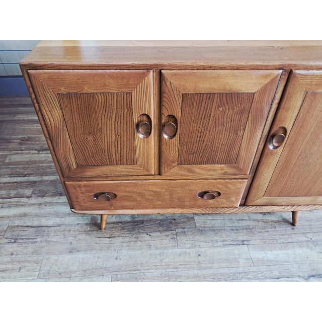 Mid-Century Modern Sideboard in Elm by Lucian Ercolani for Ercol, 1960s For Sale - Image 11 of 18