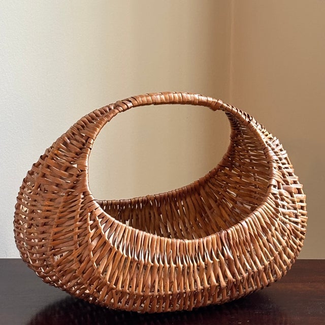Offering a gorgeous French-style market basket from the early- to mid-20th century. Love the traditional crescent shape of...