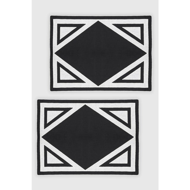 Placemat in 100% highest quality linen. Made in Spain by craftspeople since 1880.