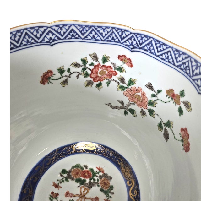 Japanese Imari Porcelain Bowl With Hand-Painted Chrysanthemums, Early Showa Period Large Decorative Vessel For Sale In San Francisco - Image 6 of 9