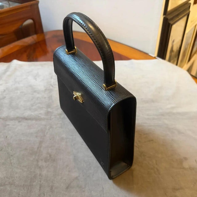 1980s 1980s Vintage Louis Vuitton Speedy 30 in Noir Epi Leather 2 For Sale - Image 5 of 18