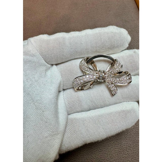 Art Deco Vintage 2.55 Ct Diamond Bow Brooch Pin /Pendant in 18 K White Gold For Sale - Image 3 of 18