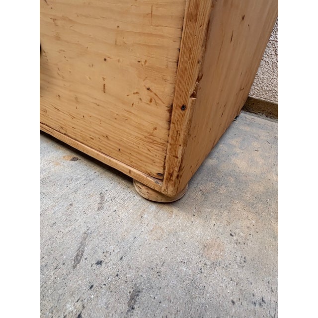 Late 1800s Pine Dresser in English Countryside Style For Sale - Image 9 of 10