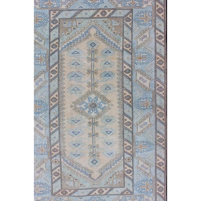 Vintage Oushak rug from Turkey with Medallion design, rug country of origin / type: Turkey / Oushak, circa 1950 This...