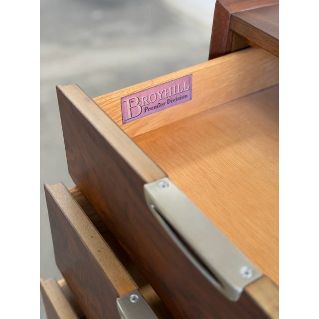 1960s Broyhill Premier Walnut Mid Century Dresser Twelve Drawer Central Doors Credenza For Sale - Image 4 of 18