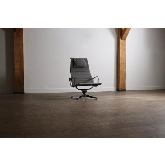 Early Edition EA124 Aluminium Group Lounge Chair by Charles and Ray Eames for Herman Miller, 1970s For Sale - Image 6 of 17