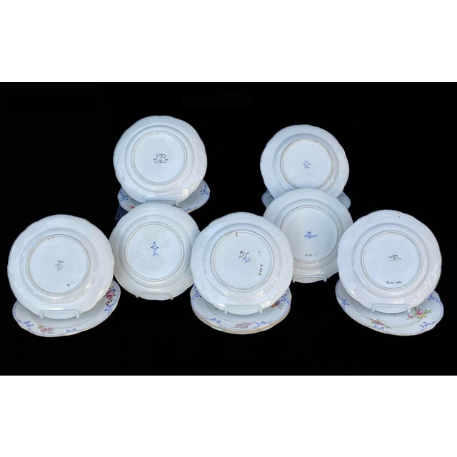 French Set of 14 Hand-Painted Sèvres Porcelain Dinner Plates, 18th Century For Sale - Image 3 of 16