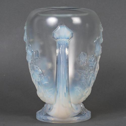 Early 20th Century Opalescent Glass Vase from Verlys For Sale - Image 4 of 8
