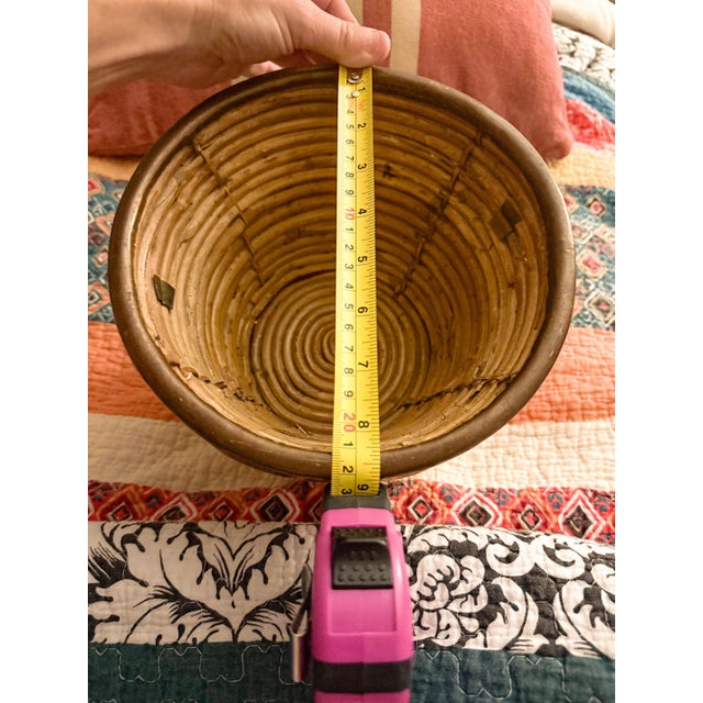 1960s Vintage Mid Century Italian Pencil Reed Bamboo Rattan Log Basket With Brass Trim and Handles. For Sale - Image 5 of 8