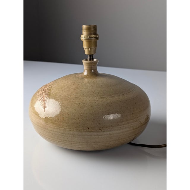 Brown Ceramic Table Lamp with Fern Leaf Herbier Motif in the style of Roger Capron, 1960s For Sale - Image 8 of 9
