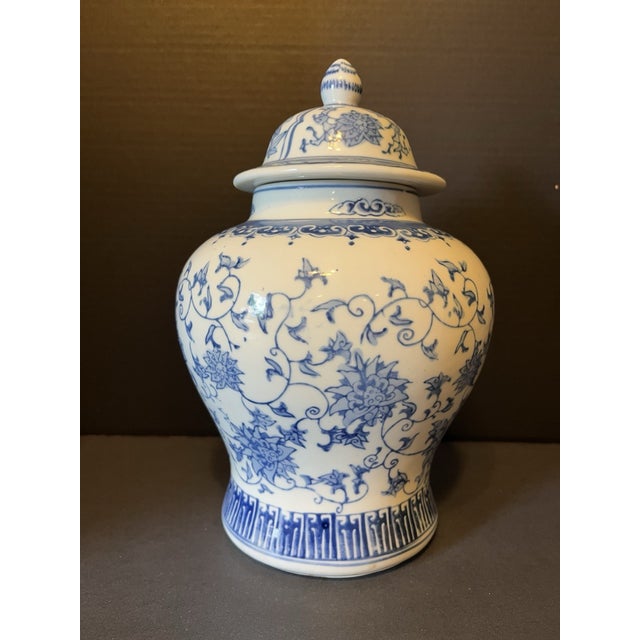 Blue Vintage Chinoiserie Blue White Floral Porcelain Ginger Jar Lid For Sale - Image 8 of 8