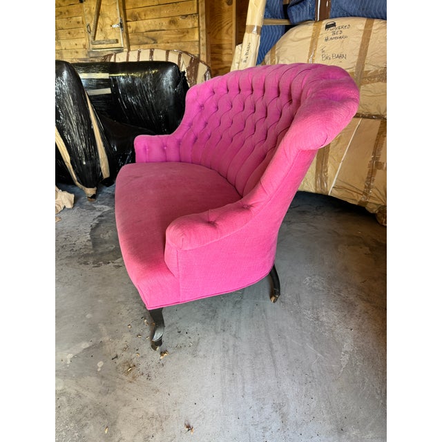19th Century French Napoleon III Button-Tufted Fuchsia Brushed Cotton Settee For Sale - Image 4 of 10