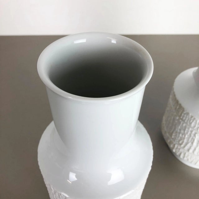 Op Art German Porcelain Vase by Richard Scharrer for Thomas, 1970s, Set of 2 For Sale - Image 13 of 18