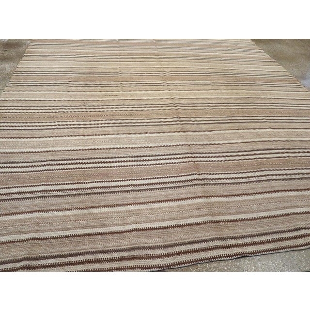 Galerie Shabab Collection Mid-20th Century Turkish Flatweave Kilim Carpet For Sale In New York - Image 6 of 8