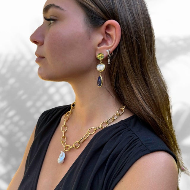 Majestic Pearl Stone Pendant Gold Link Chain Necklace For Sale - Image 9 of 9