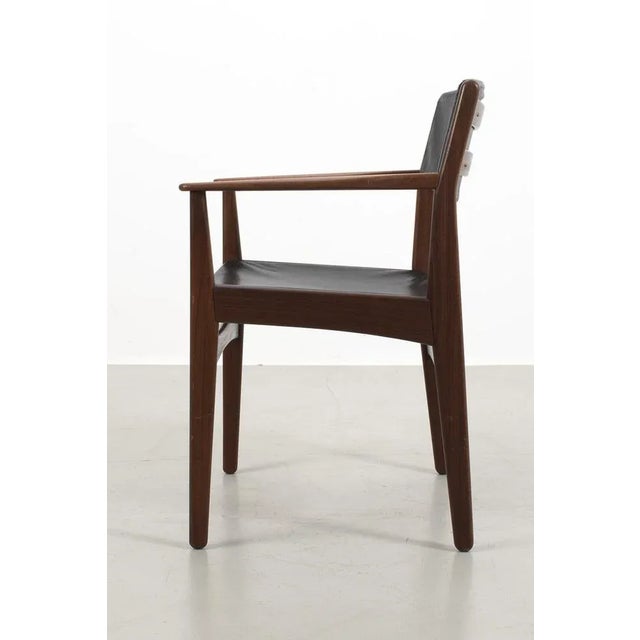 This scandinavian desk chair is designed by poul volther for frem røjle in the '50s. The chair is made of solid walnut...