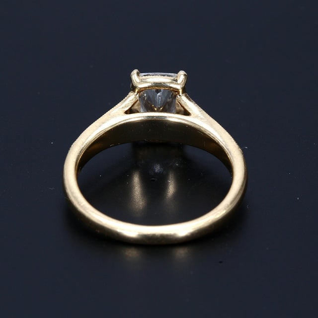 Early 21st Century 2.1ct Igi Certified Lab-Grown Cushion-Cut Diamond Ring in 14k Yellow Gold Size 7 For Sale - Image 5 of 8