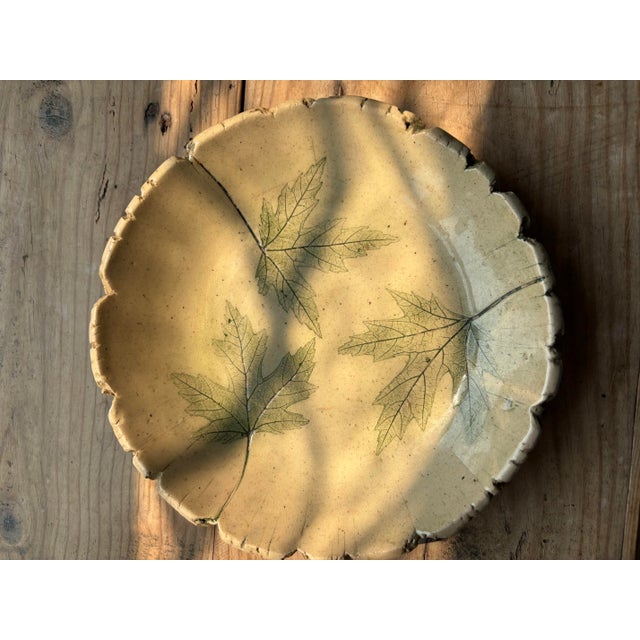 Tan Vintage 1983 Nemadji Earth Pottery “Forest Impressions” Leaf Motif Scalloped Plate For Sale - Image 8 of 10