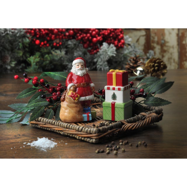 Loved for its nostalgia and warm recollections of Christmases past, Christmas Tree is one of the world's best known...
