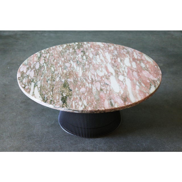 Pink 1960s Attributed to Warren Platner for Knoll Bronze Wire Coffee Table With Pink Marble Top For Sale - Image 8 of 9