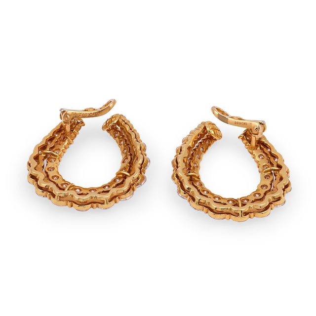 Boucheron 1980s Pair of Boucheron Paris 12.40 Carat Diamond 18k Yellow Gold Hoop Earrings For Sale - Image 4 of 5