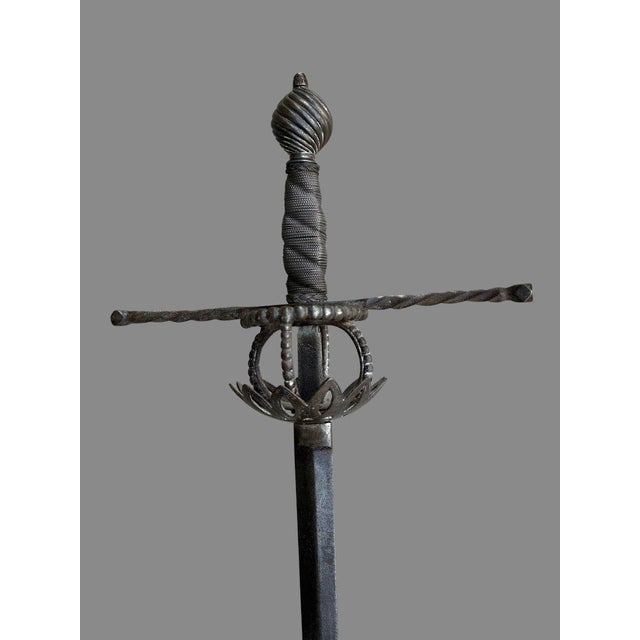 17th century shell-shaped rapier with a taza For Sale - Image 4 of 6