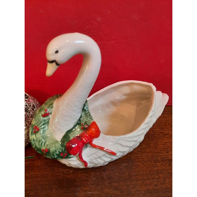 Christmas Pottery Wreath Ribbon Swan Vase For Sale In Fayetteville, AR - Image 6 of 6