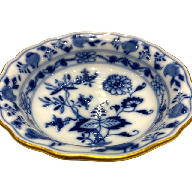 Blue Early 20th Century Meissen "Blue Onion" With Gold Trim Small Bowls - Set of 4 For Sale - Image 8 of 11