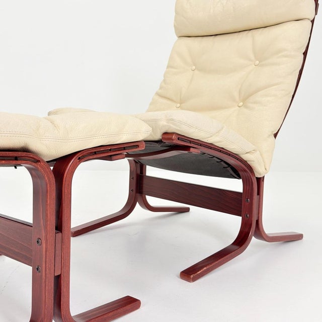 Set of Mid-Century Modern Siesta Chair and Ottoman in Cream White Leather by Ingmar Relling, 1970s For Sale - Image 15 of 18